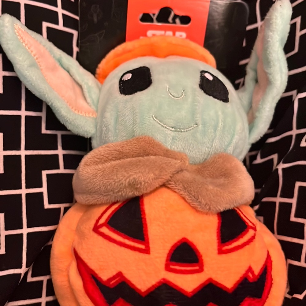 NWT Disney Halloween baby yoda “grogu” dog toy